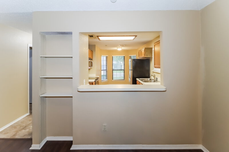 0/Mo, 620 Sandy Trail Fort Worth, TX 76120 Dining Room View 3