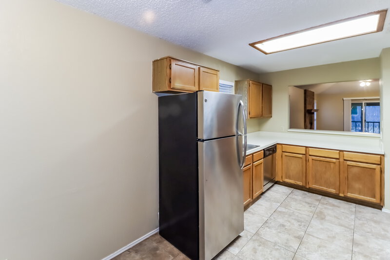 0/Mo, 620 Sandy Trail Fort Worth, TX 76120 Kitchen View 2