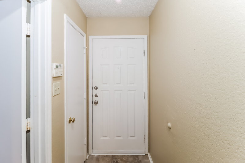 0/Mo, 620 Sandy Trail Fort Worth, TX 76120 Hallway View