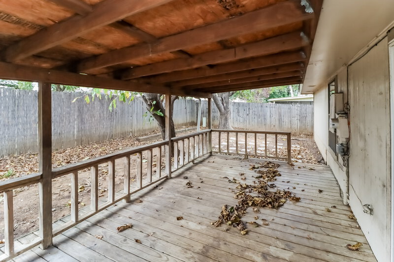 0/Mo, 620 Sandy Trail Fort Worth, TX 76120 Deck View