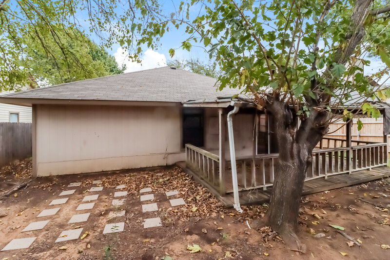 0/Mo, 620 Sandy Trail Fort Worth, TX 76120 Rear View
