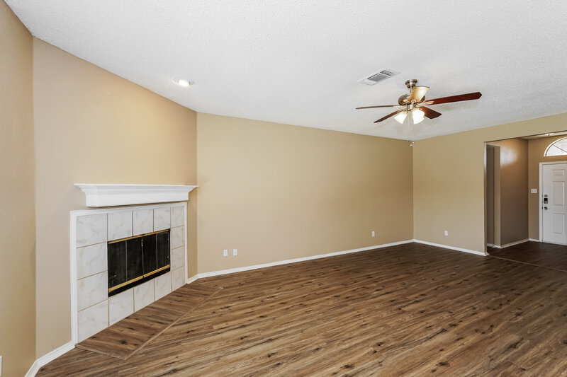 1,955/Mo, 4008 Cypress Gardens Dr Fort Worth, TX 76123 Living Room View