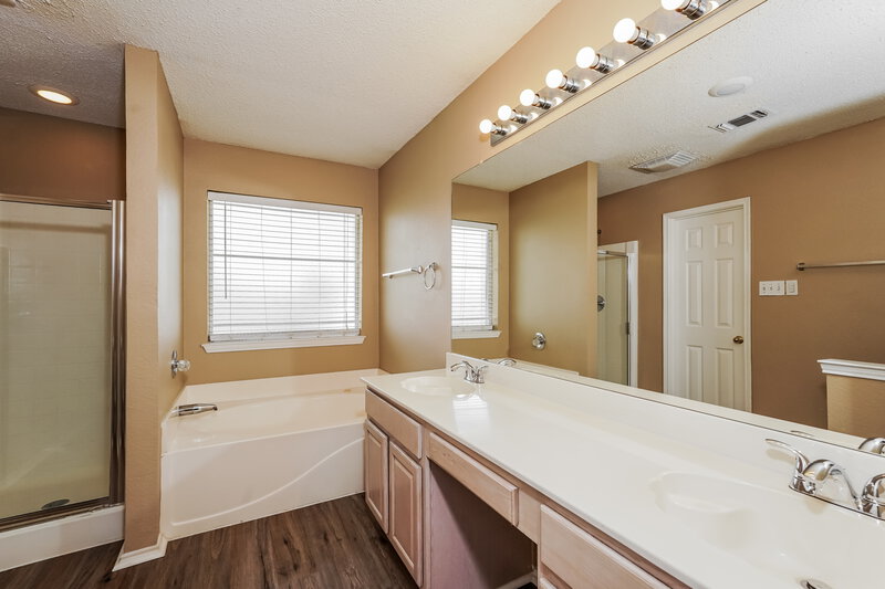 1,955/Mo, 4008 Cypress Gardens Dr Fort Worth, TX 76123 Main Bathroom View