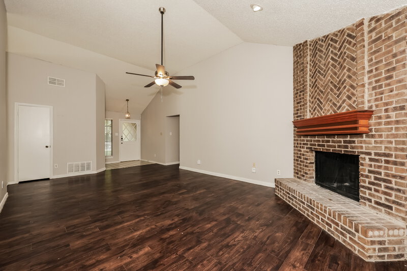 2,100/Mo, 3309 Creekwood Ln Fort Worth, TX 76123 Living Room View 2