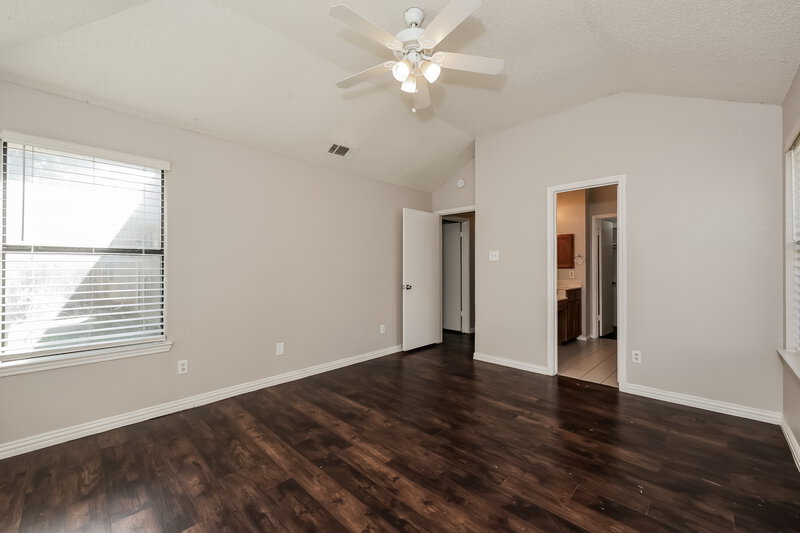 2,100/Mo, 3309 Creekwood Ln Fort Worth, TX 76123 Main Bedroom View 2