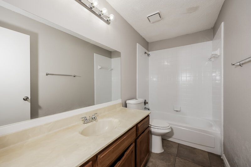 2,100/Mo, 3309 Creekwood Ln Fort Worth, TX 76123 Bathroom View