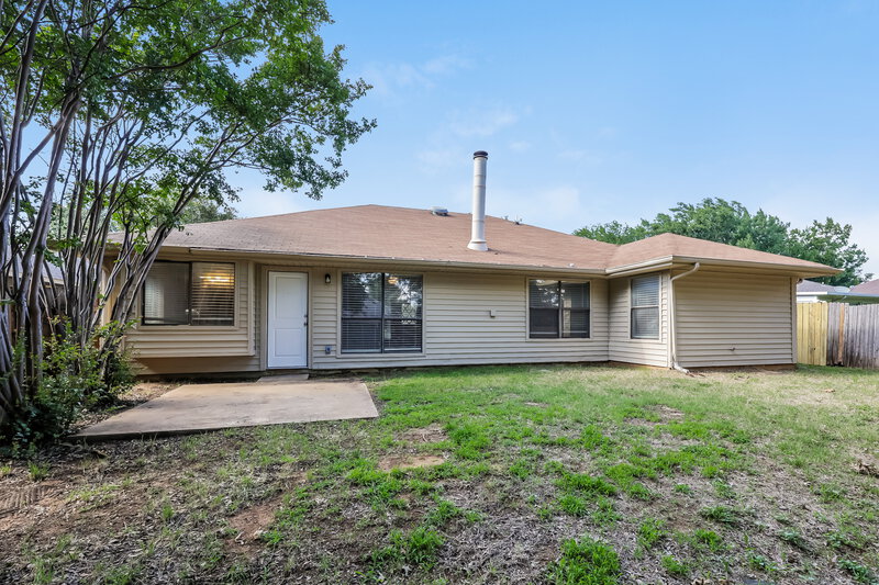 2,100/Mo, 3309 Creekwood Ln Fort Worth, TX 76123 Rear View