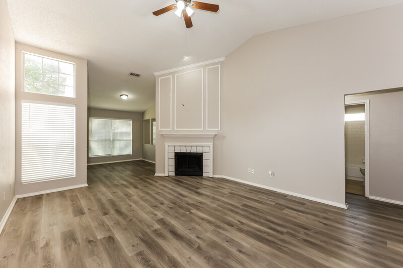 1,950/Mo, 2517 Country Creek Ln Fort Worth, TX 76123 Living Room View 2
