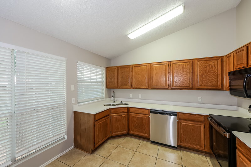 1,950/Mo, 2517 Country Creek Ln Fort Worth, TX 76123 Kitchen View
