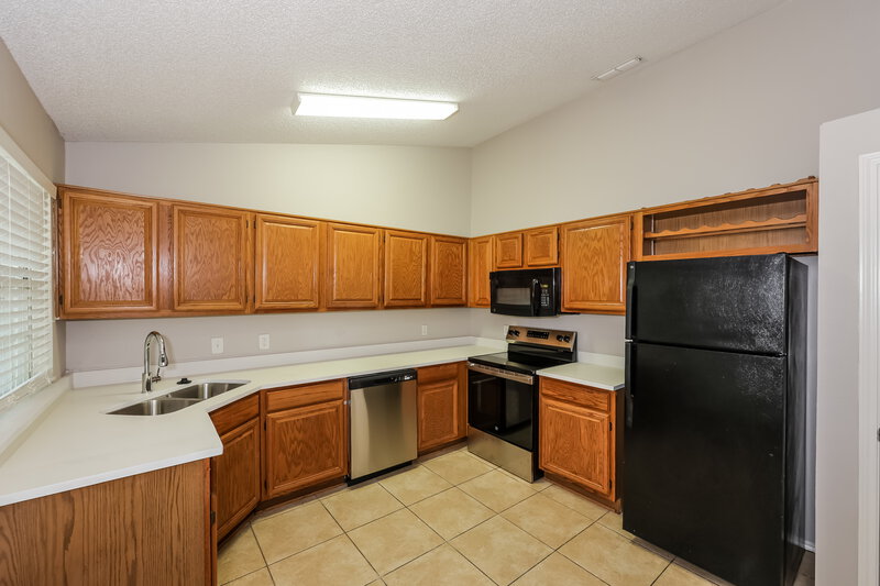 1,950/Mo, 2517 Country Creek Ln Fort Worth, TX 76123 Kitchen View 2