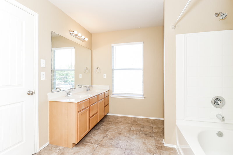 2,619/Mo, 9224 St Martin Rd Fort Worth, TX 76123 Main Bathroom View