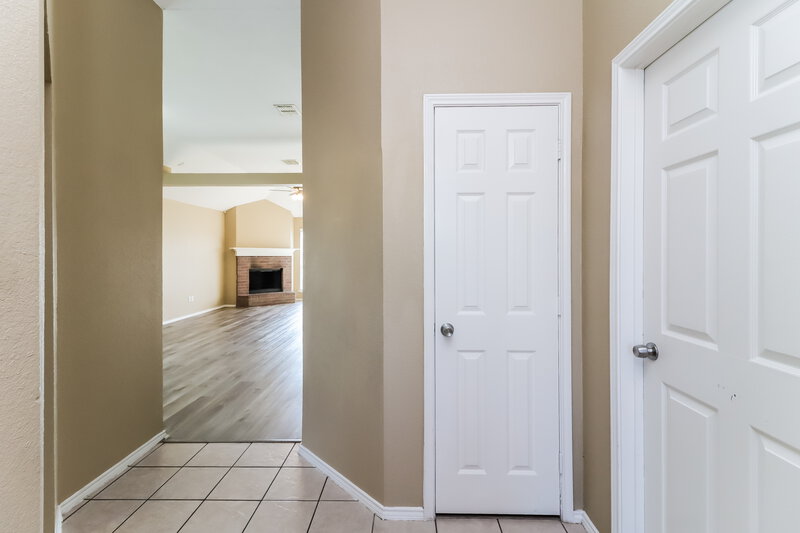 2,025/Mo, 7549 Diamond Springs Trail Fort Worth, TX 76123 Foyer View