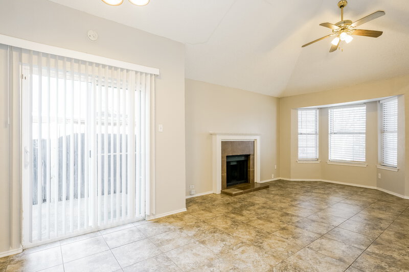 1,865/Mo, 8420 Cloverglen Ln Fort Worth, TX 76123 Living Room View