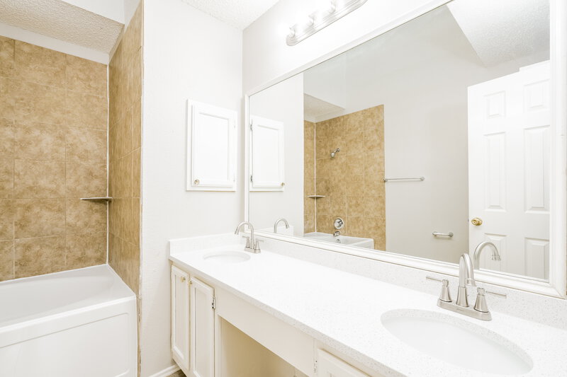 1,865/Mo, 8420 Cloverglen Ln Fort Worth, TX 76123 Main Bathroom View