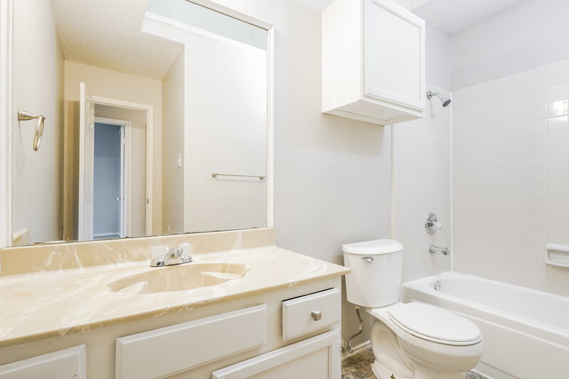 1,865/Mo, 8420 Cloverglen Ln Fort Worth, TX 76123 Bathroom View