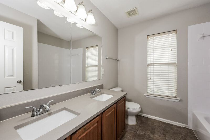 2,225/Mo, 3029 Gettysburg Ln Fort Worth, TX 76123 Bathroom View