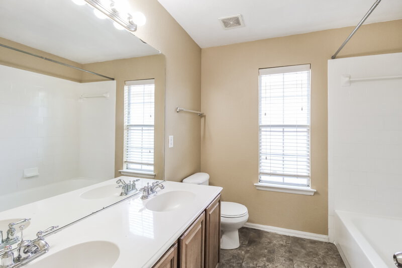 2,615/Mo, 3029 Gettysburg Ln Fort Worth, TX 76123 Bathroom View