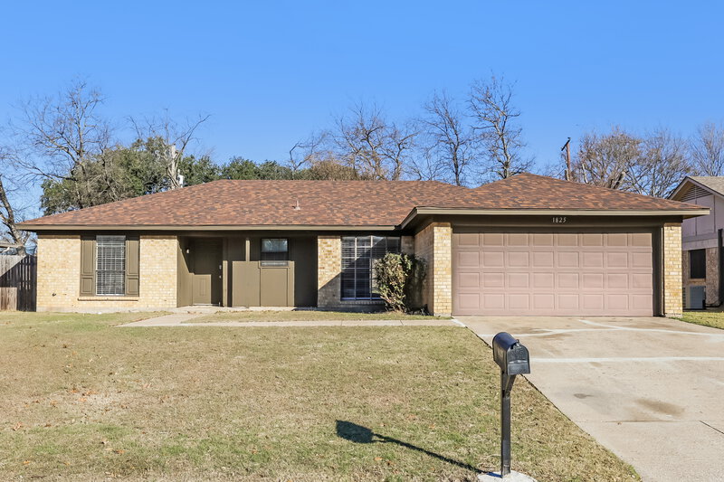 1,775/Mo, 1825 Prince Dr Benbrook, TX 76126 External View