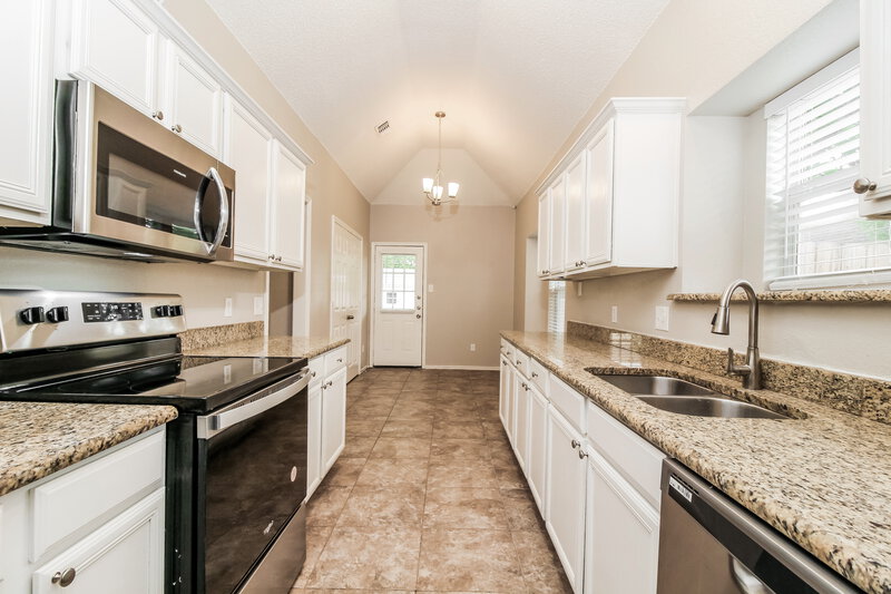 3,130/Mo, 1753 Overland St Fort Worth, TX 76131 Kitchen View 2