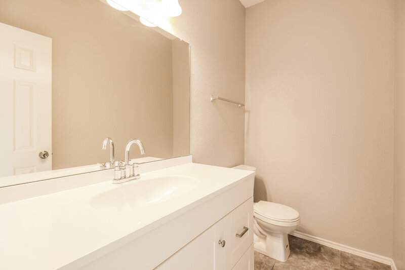 2,325/Mo, 1753 Overland St Fort Worth, TX 76131 Bathroom View