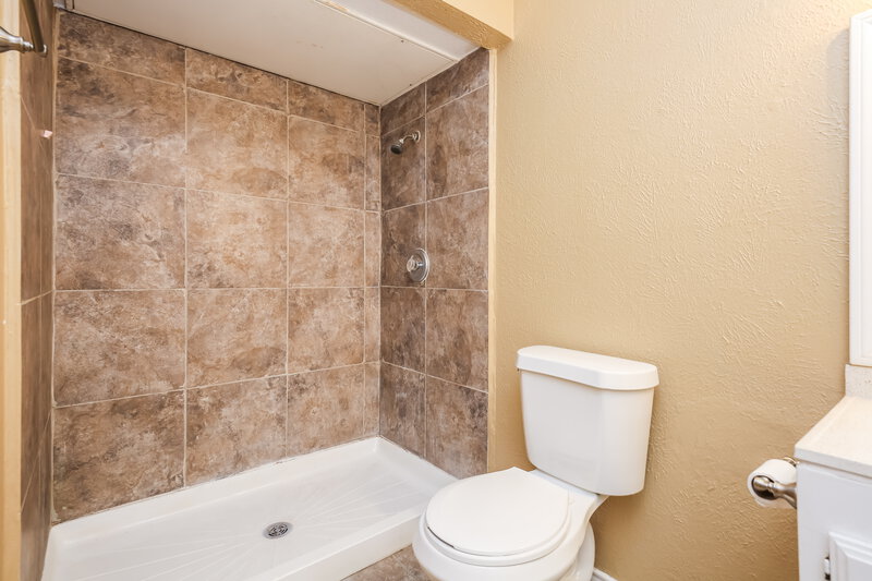 2,420/Mo, 2255 Goldleaf Ct Fort Worth, TX 76131 Master Bathroom View