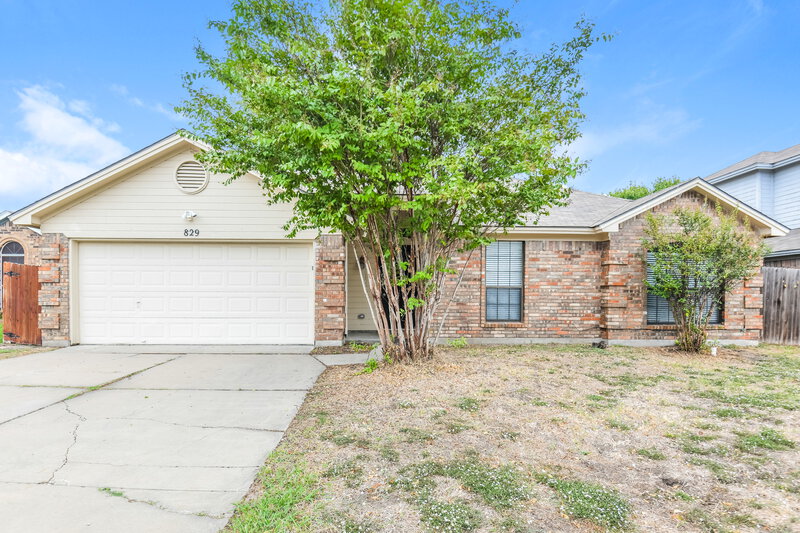 2,190/Mo, 829 Minuteman Dr Blue Mound, TX 76131 External View