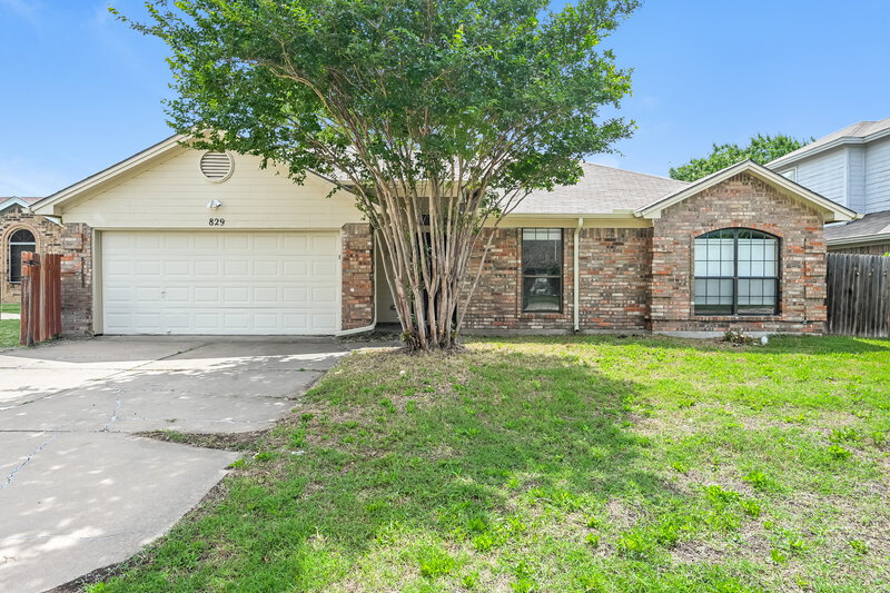 1,755/Mo, 829 Minuteman Dr Blue Mound, TX 76131 External View