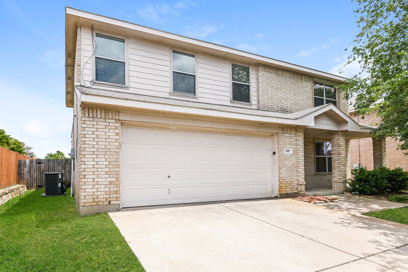 2,350/Mo, 949 Canary Dr Saginaw, TX 76131 Front View