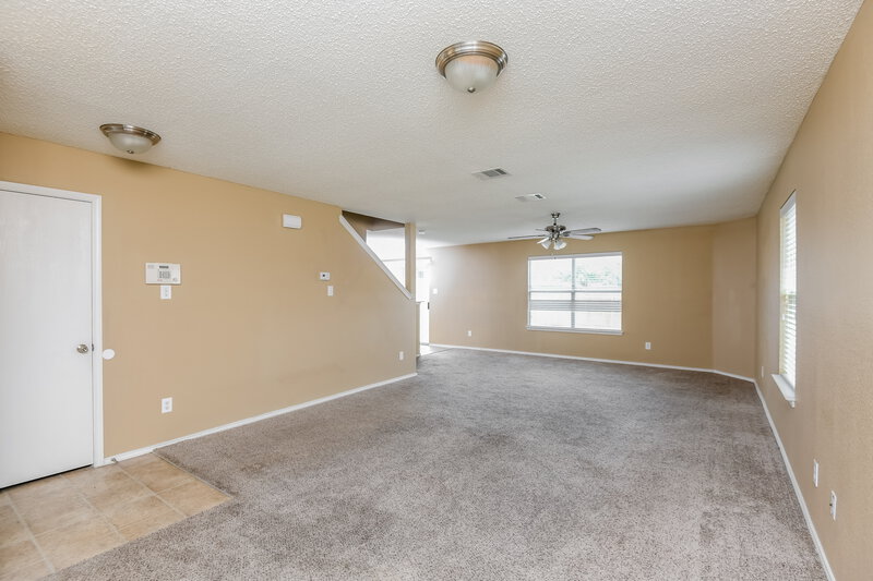 2,350/Mo, 949 Canary Dr Saginaw, TX 76131 Living Room View 2