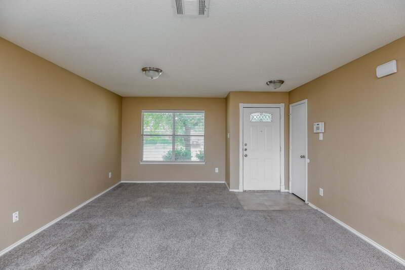 2,350/Mo, 949 Canary Dr Saginaw, TX 76131 Living Room View 3