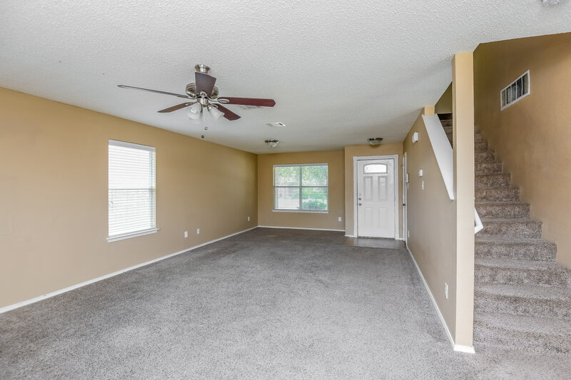 2,350/Mo, 949 Canary Dr Saginaw, TX 76131 Living Room View 5