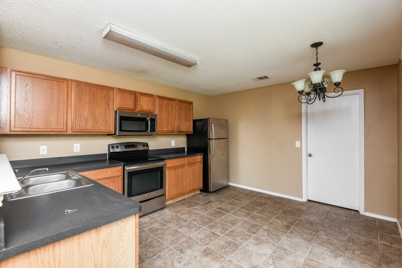 2,350/Mo, 949 Canary Dr Saginaw, TX 76131 Kitchen View 3