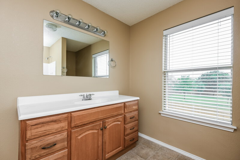2,350/Mo, 949 Canary Dr Saginaw, TX 76131 Master Bathroom View 2