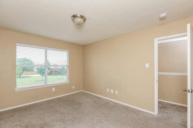 2,350/Mo, 949 Canary Dr Saginaw, TX 76131 Bedroom View 3