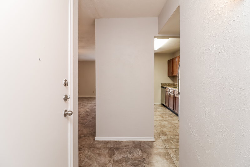 1,795/Mo, 7805 Whirlwind Dr Fort Worth, TX 76133 Foyer View