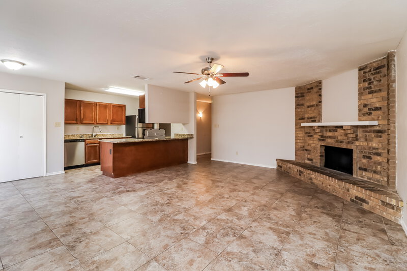 1,795/Mo, 7805 Whirlwind Dr Fort Worth, TX 76133 Living Room View 2