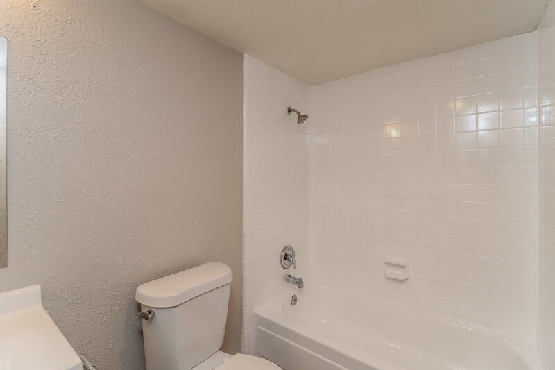 1,795/Mo, 7805 Whirlwind Dr Fort Worth, TX 76133 Bathroom View