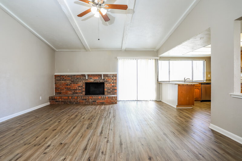2,460/Mo, 4141 Yellowleaf Dr Fort Worth, TX 76133 Living Room View