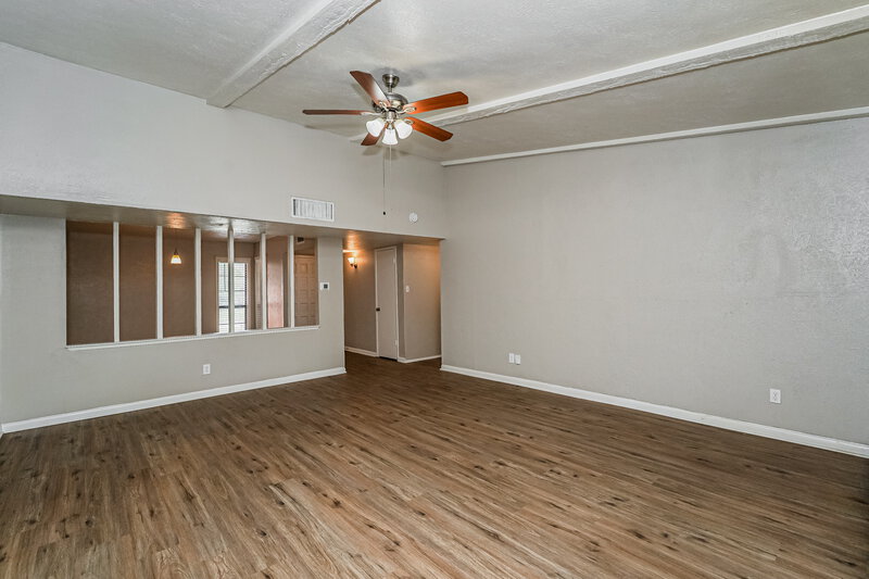 2,265/Mo, 4141 Yellowleaf Dr Fort Worth, TX 76133 Living Room View