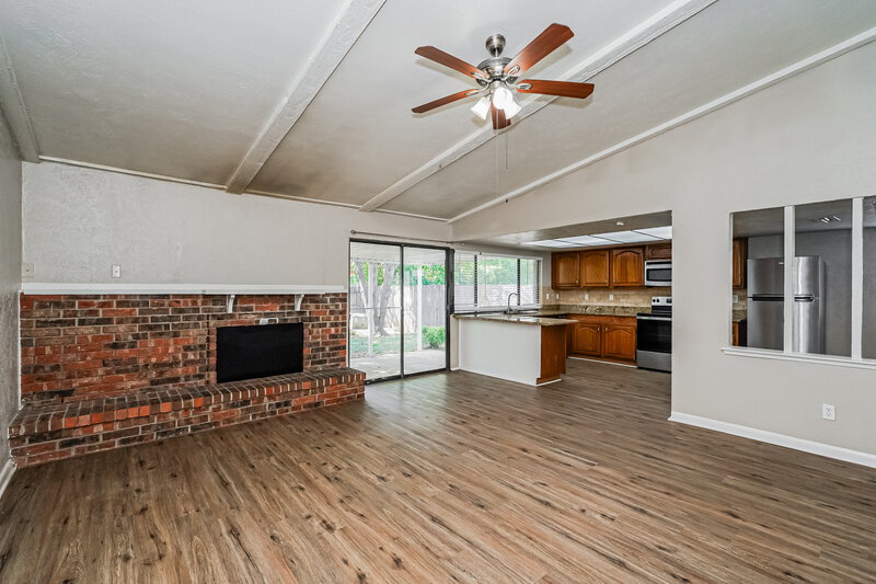2,265/Mo, 4141 Yellowleaf Dr Fort Worth, TX 76133 Living Room View 2