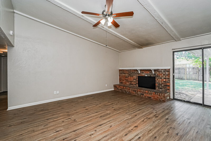 2,265/Mo, 4141 Yellowleaf Dr Fort Worth, TX 76133 Living Room View 3