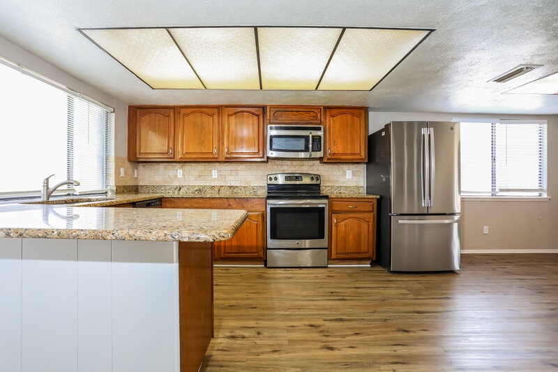 2,460/Mo, 4141 Yellowleaf Dr Fort Worth, TX 76133 Kitchen View 2