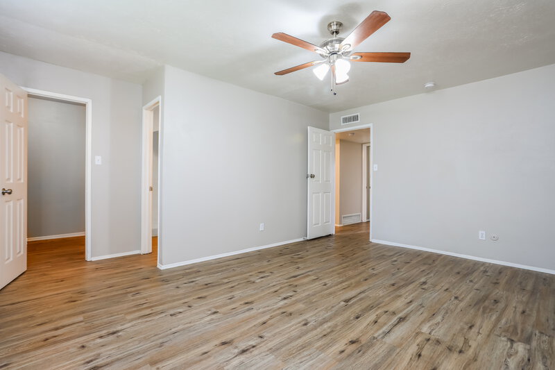 2,460/Mo, 4141 Yellowleaf Dr Fort Worth, TX 76133 Main Bedroom View