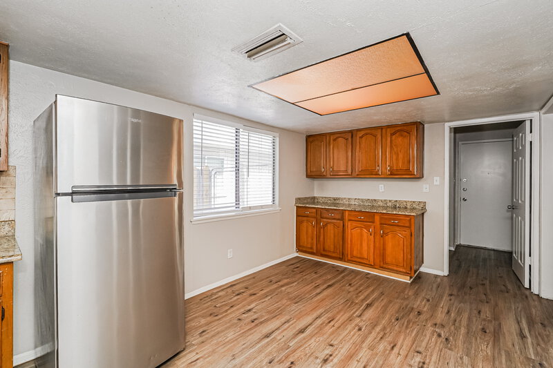 2,265/Mo, 4141 Yellowleaf Dr Fort Worth, TX 76133 Kitchen View 3
