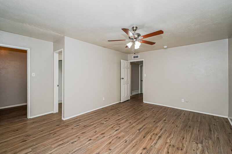 2,265/Mo, 4141 Yellowleaf Dr Fort Worth, TX 76133 Main Bedroom View