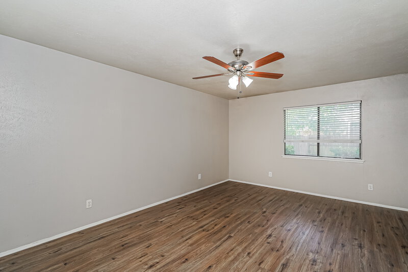 2,265/Mo, 4141 Yellowleaf Dr Fort Worth, TX 76133 Main Bedroom View 2