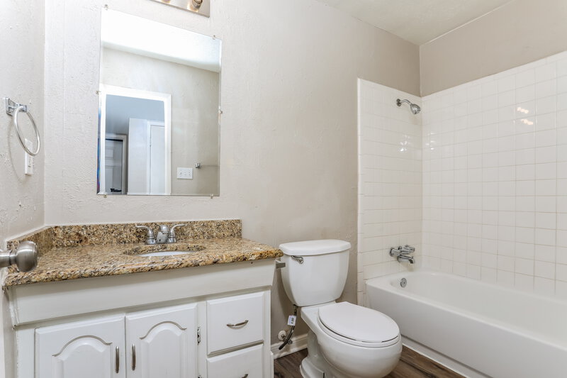 2,460/Mo, 4141 Yellowleaf Dr Fort Worth, TX 76133 Bathroom View