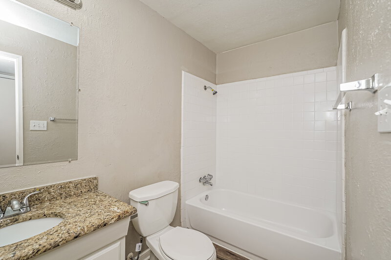 2,265/Mo, 4141 Yellowleaf Dr Fort Worth, TX 76133 Bathroom View