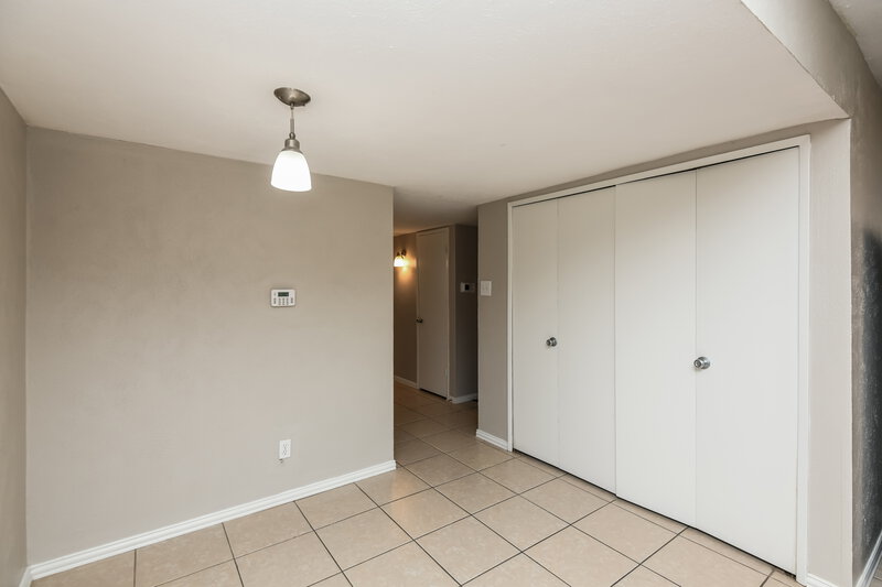 1,800/Mo, 7629 Red Willow Rd Fort Worth, TX 76133 Dining Room View
