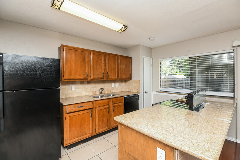 1,800/Mo, 7629 Red Willow Rd Fort Worth, TX 76133 Kitchen View